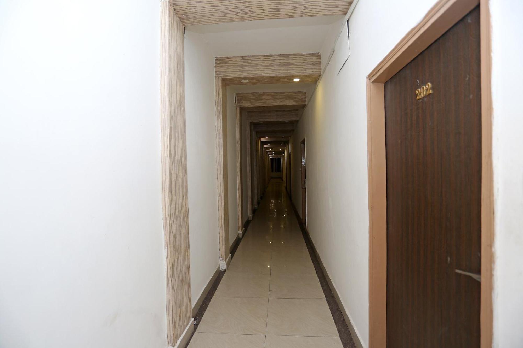 Super Oyo Flagship 4957 Hotel China Town Bhairaun Ghāt 外观 照片